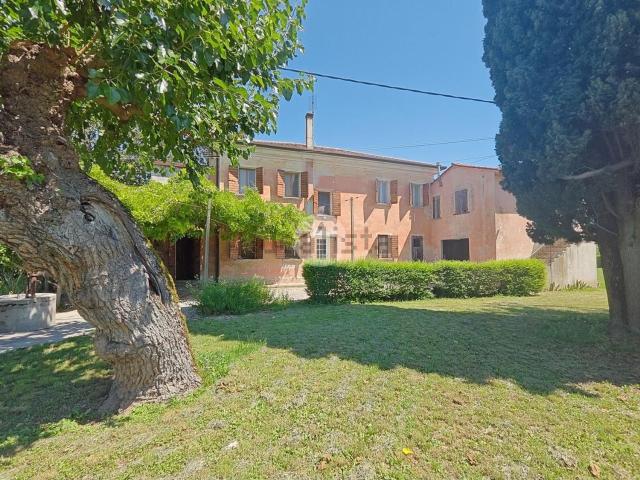Case e ville in vendita di 568 m² in Via Alessandro Manzoni, 38
