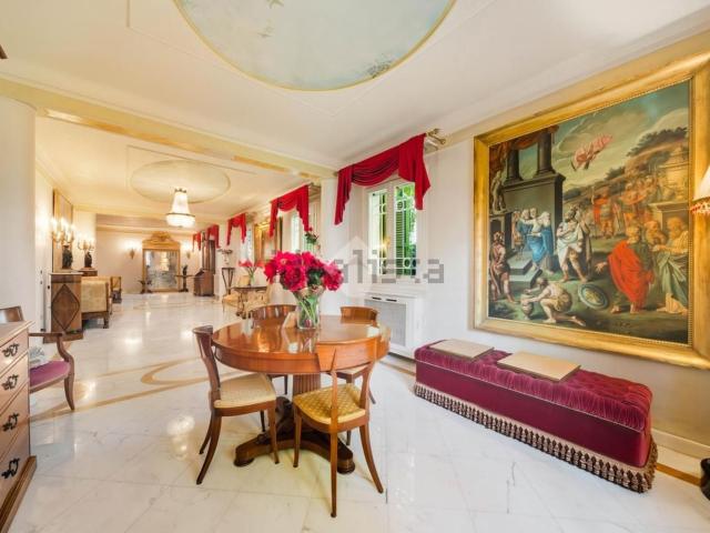 Case e ville in vendita di 568 m² in Via F. D. Roosevelt, 47