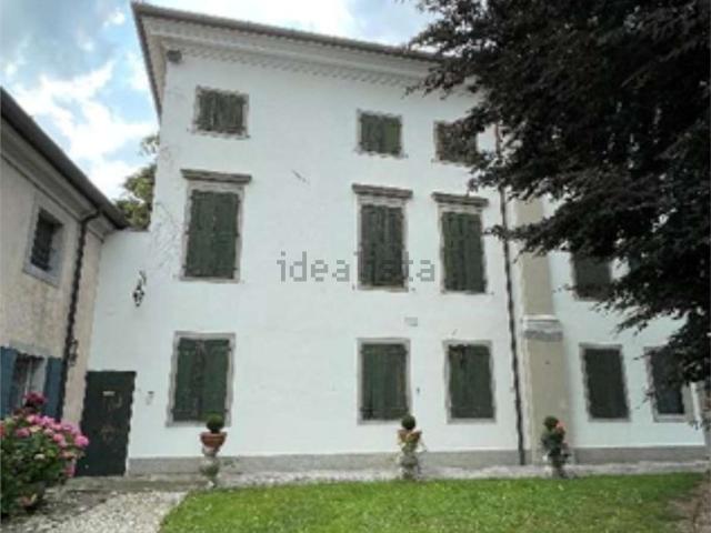 Case e ville in vendita di 568 m² in Via Udine, 5