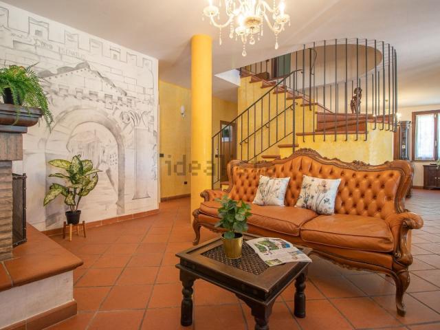 Case e ville in vendita di 570 m² in Via Ca&apos  Turchi, 74