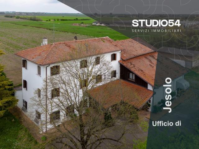 Case e ville in vendita di 570 m² in Via Calvecchia, 117