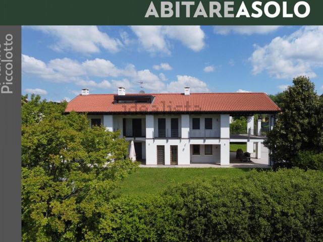Case e ville in vendita di 570 m² in Via Cima Mandria