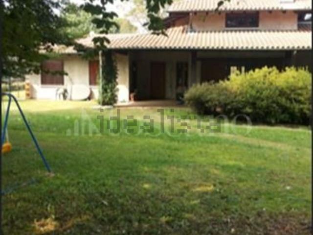Case e ville in vendita di 570 m² in Via A. Moro