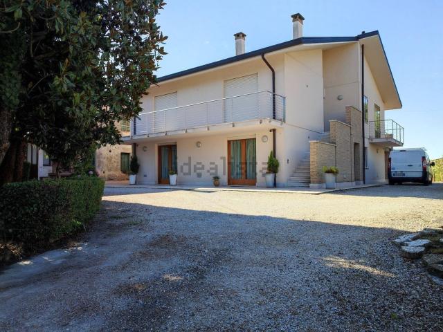 Case e ville in vendita di 570 m² in Via Galileo Galilei