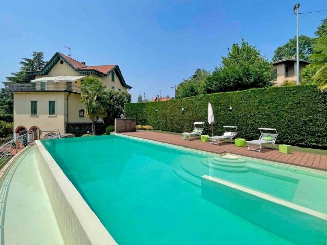 Case e ville in vendita di 570 m² in Via Gioacchino Rossini, 6