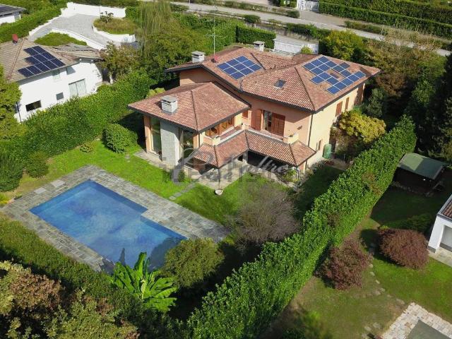 Case e ville in vendita di 570 m² in Via del Golf, 10