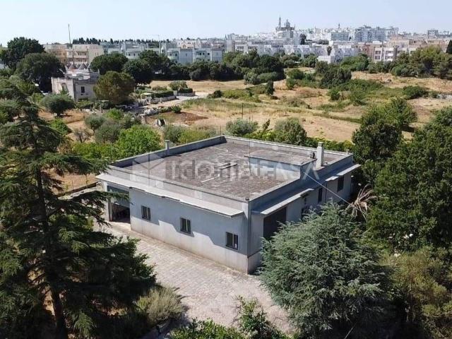 Case e ville in vendita di 570 m² in Via Fasano