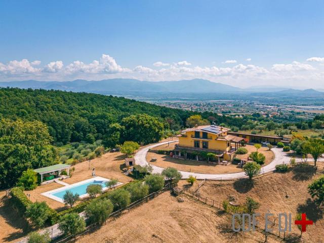 Case e ville in vendita di 570 m² in Via sant&apos isidoro