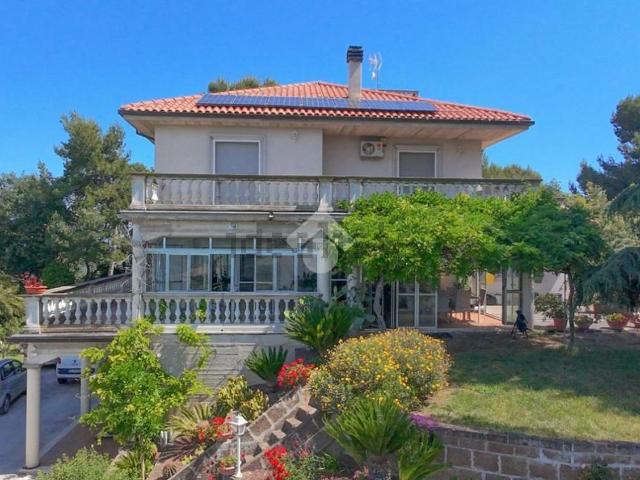 Case e ville in vendita di 570 m² in Contrada Magazzini