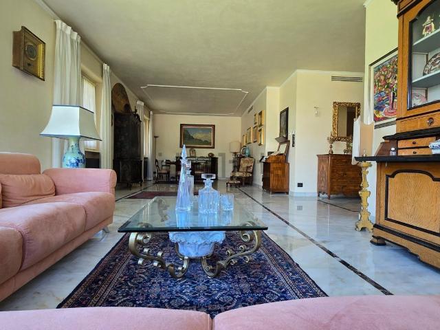 Case e ville in vendita di 570 m² in Strada del Fortino