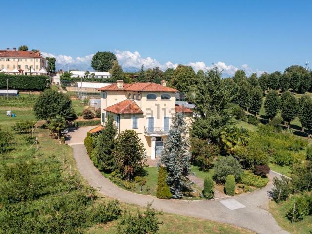 Case e ville in vendita di 573 m² in Via Creusa, 26