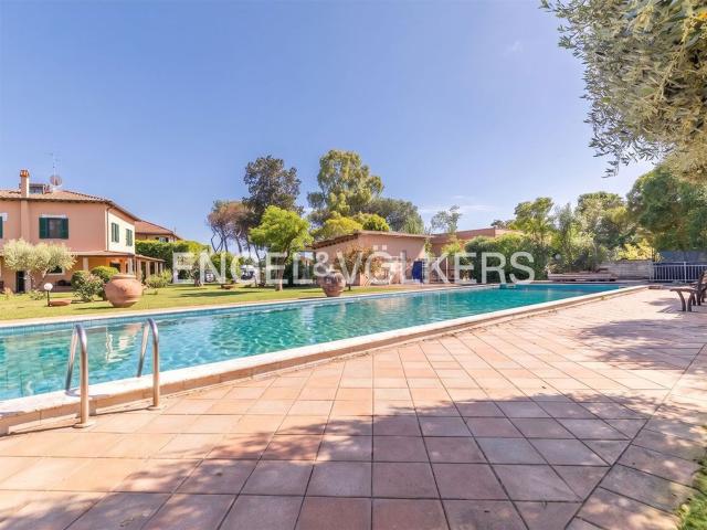 Case e ville in vendita di 575 m² in Via del Colle della Mentuccia