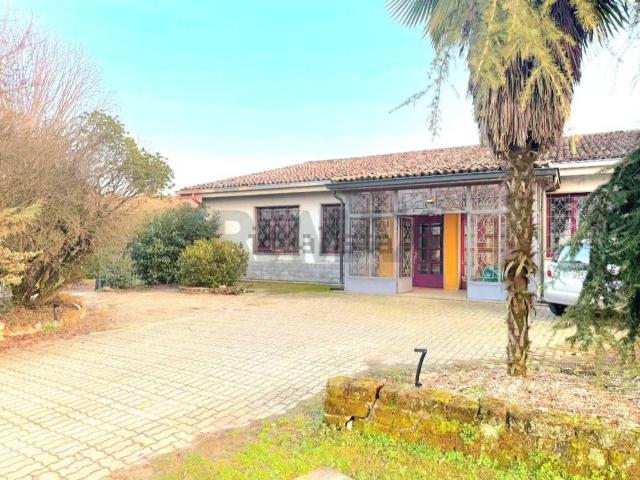 Case e ville in vendita di 575 m² in Via della Chiesa, 1