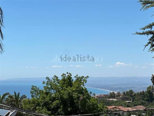 Case e ville in vendita di 575 m² in Via Monti