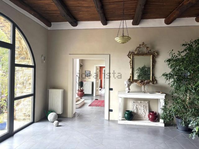 Case e ville in vendita di 575 m² in Via San Sofia