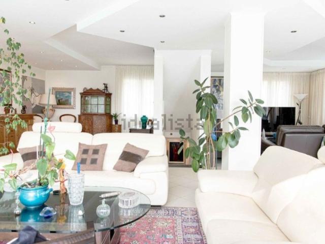 Case e ville in vendita di 575 m² in Strada Isola Inferiore, 51