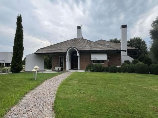 Case e ville in vendita di 578 m² in Via del Sile, 37