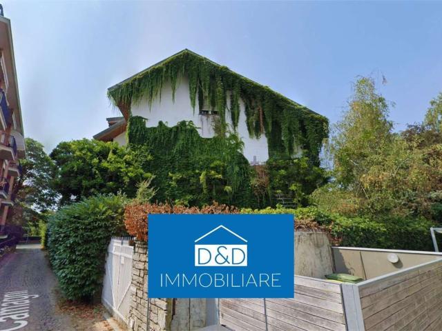 Case e ville in vendita di 579 m² in Via Camagni, 6