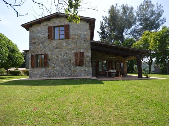 Case e ville in vendita di 580 m²