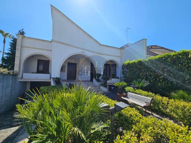 Case e ville in vendita di 580 m²