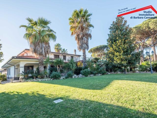 Case e ville in vendita di 580 m² in Via Alessandro Stradella