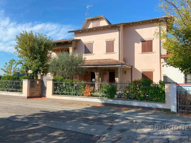 Case e ville in vendita di 580 m² in Via Guido Rossa
