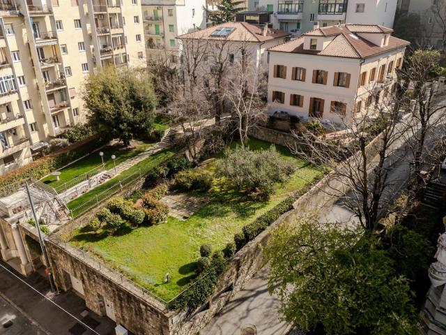 Case e ville in vendita di 580 m² in Via Don Giovanni Minzoni