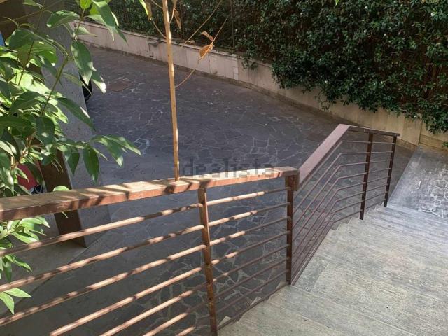 Case e ville in vendita di 580 m² in Via dei Monti Parioli