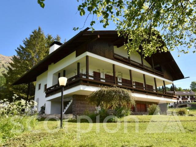 Case e ville in vendita di 580 m² in Via Dei Seradòri, 6