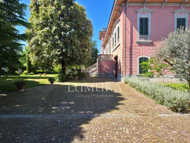 Case e ville in vendita di 580 m² in Via firenze