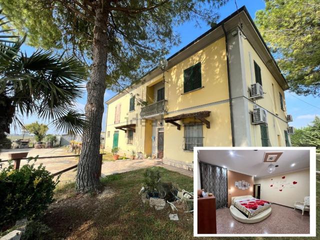 Case e ville in vendita di 580 m² in Via Reale Lavezzola, 51