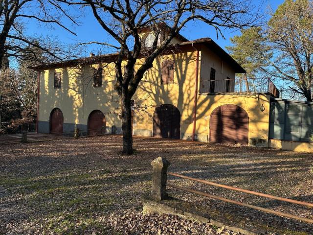 Case e ville in vendita di 584 m² in Via di Campoli