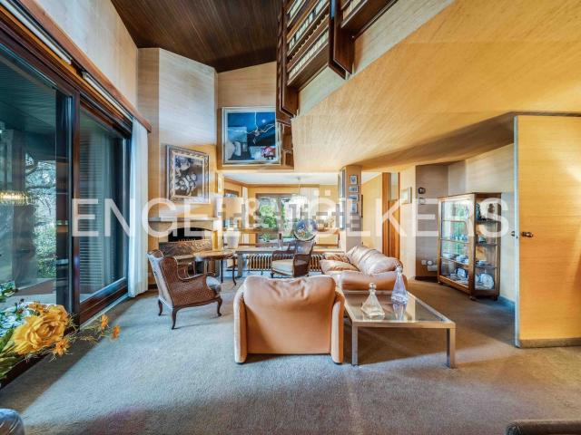 Case e ville in vendita di 584 m² in Via Montello