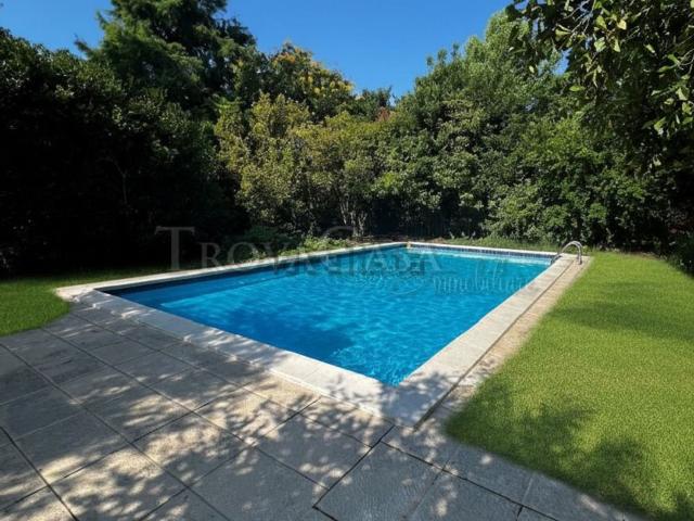 Case e ville in vendita di 584 m² in Via Paradigna