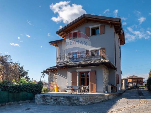 Case e ville in vendita di 585 m² in Via Duca degli Abruzzi, 88