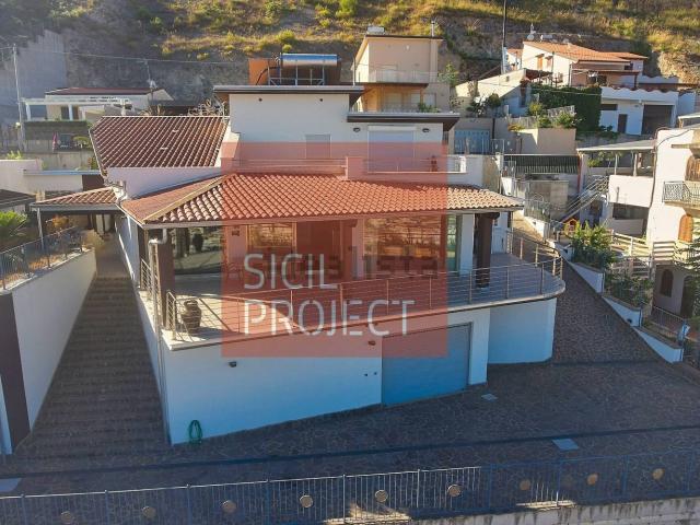 Case e ville in vendita di 585 m² in Via Soldato d&apos Angelo Alfredo