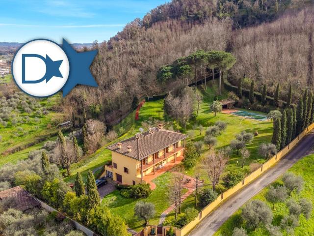 Case e ville in vendita di 585 m² in Via per Corte Cassandori, 447