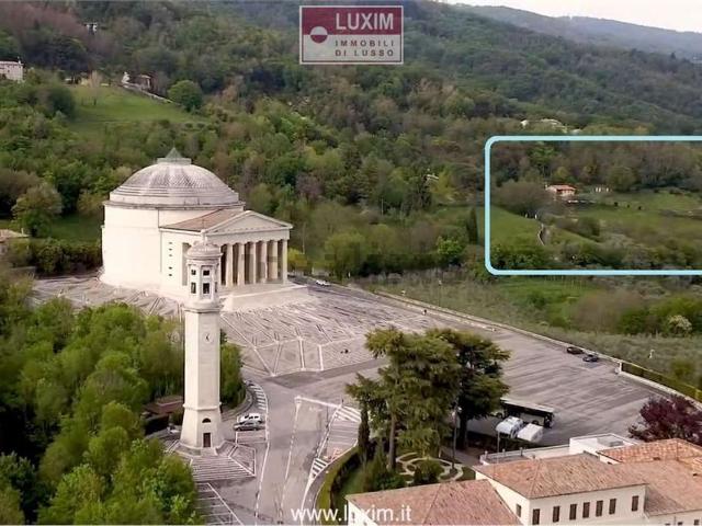 Case e ville in vendita di 588 m²