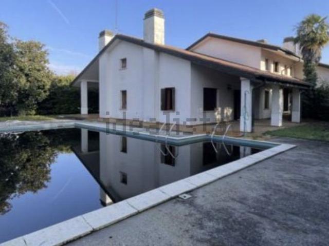 Case e ville in vendita di 588 m² in Via Roma, 10