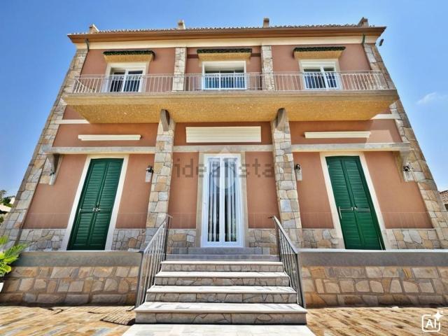 Case e ville in vendita di 589 m² in Contrada Passarello, 273