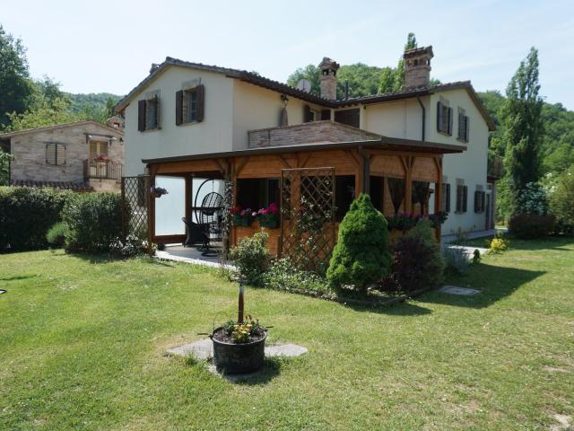 Case e ville in vendita di 590 m²