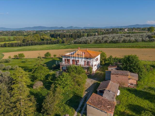 Case e ville in vendita di 590 m² in Via Paganico, 2