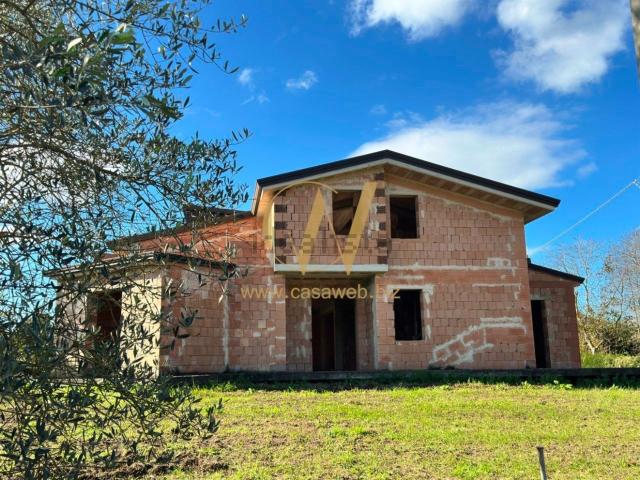 Case e ville in vendita di 590 m² in Via Tenda, 20