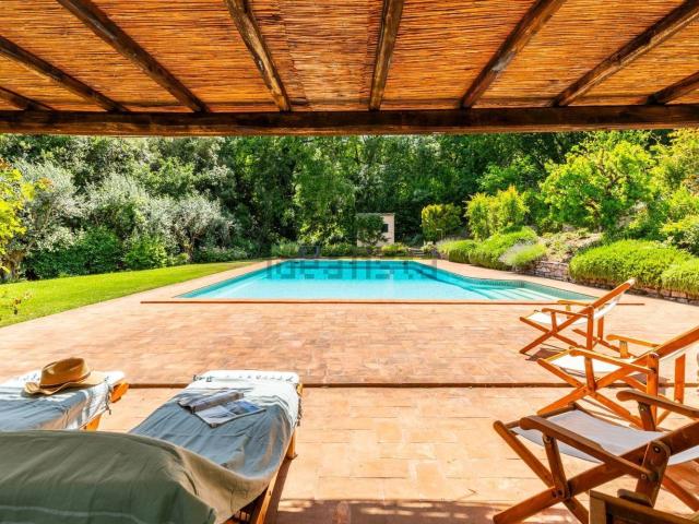Case e ville in vendita di 590 m² in Località Ponte Rio, 6