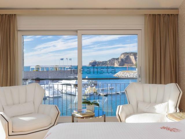 Case e ville in vendita di 590 m² in Strada di Portopiccolo, 231
