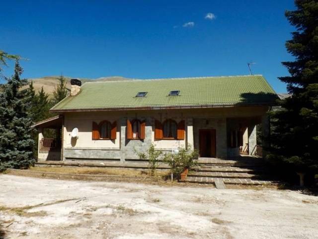 Case e ville in vendita di 596 m²