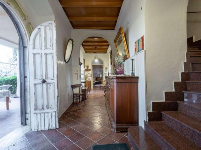 Case e ville in vendita di 596 m² in Via Campi, 79