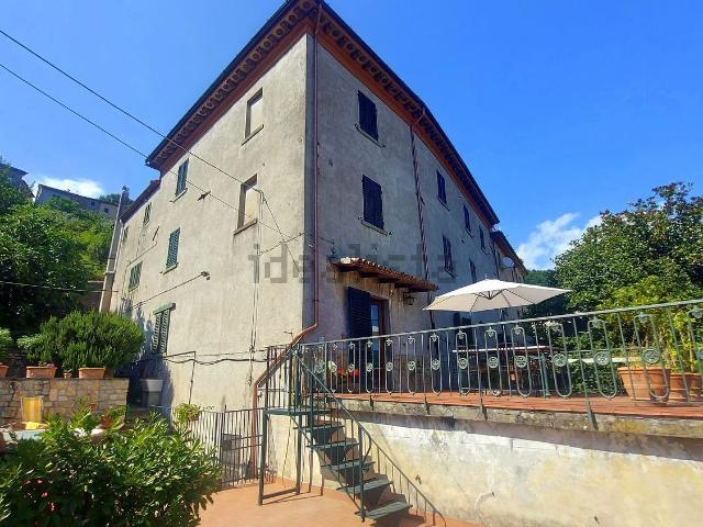 Case e ville in vendita di 598 m²