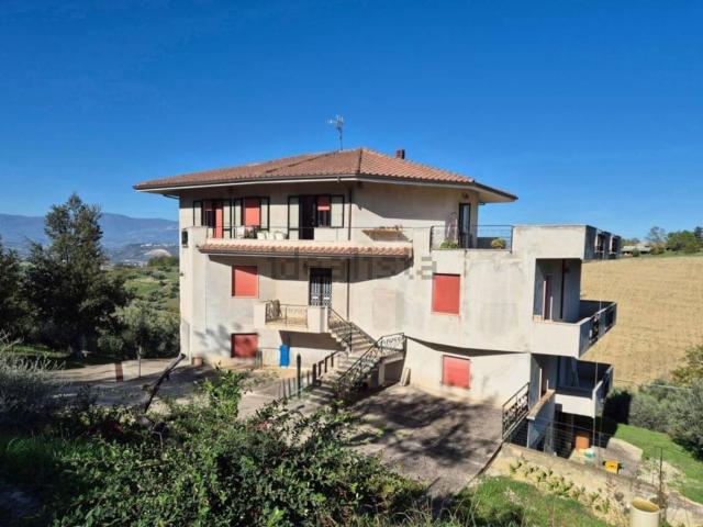 Case e ville in vendita di 600 m²