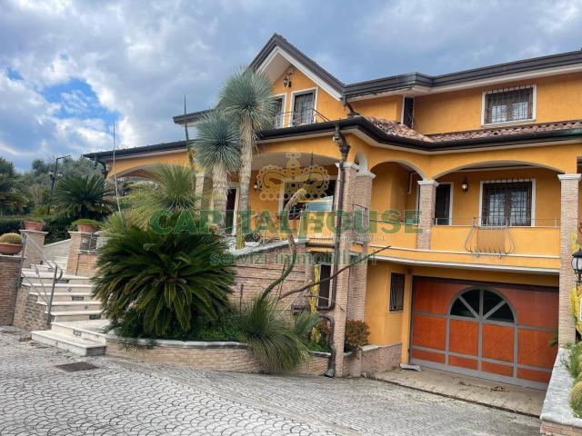 Case e ville in vendita di 600 m²